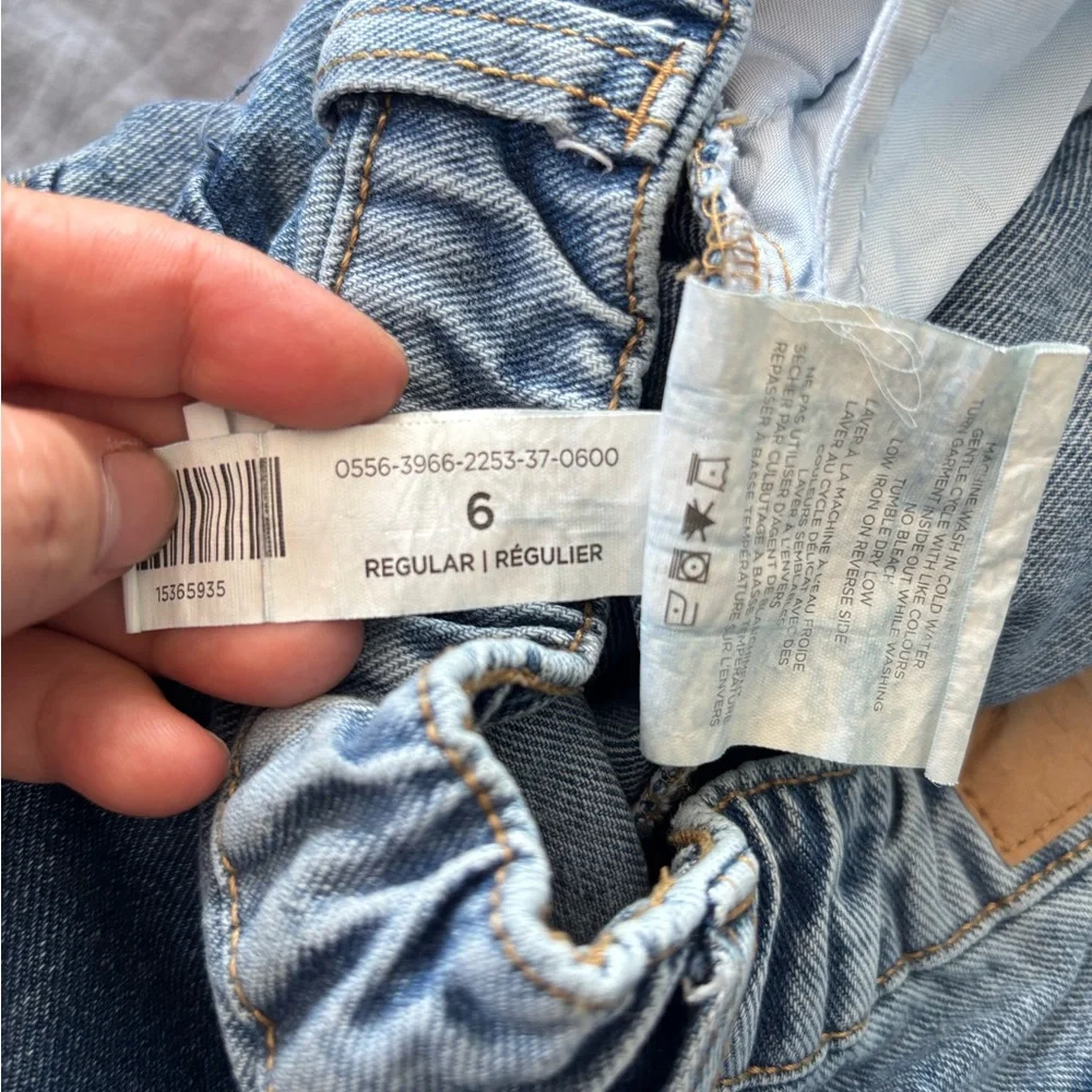 🚨4X$25🚨 Two-Tone Blue Mom Jeans - Picture 4 of 5